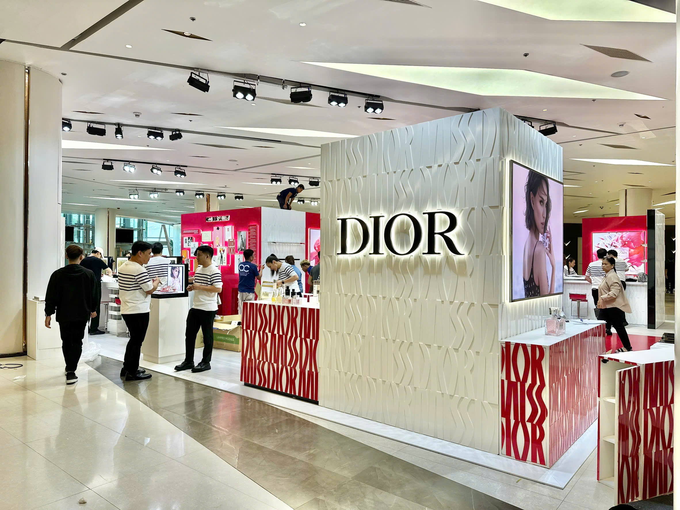 DIOR
